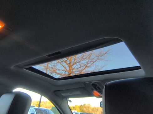 Used 2016 Chevrolet Equinox LTZ w/ Enhanced Convenience Package image 23