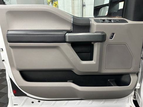 Used 2017 Ford F250 XLT w/ Snow Plow Prep Package image 20