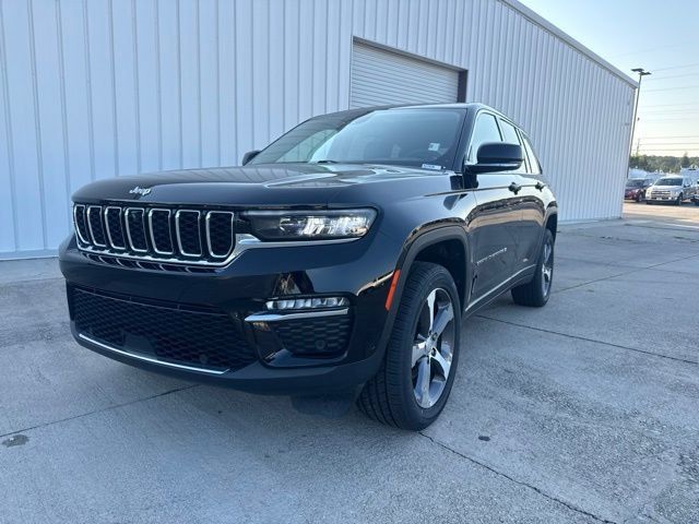 Used 2023 Jeep Grand Cherokee Limited w/ Luxury Tech Group II AWD/4WD image 1