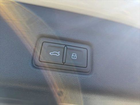 New 2025 Audi Q6 e-tron Premium image 19