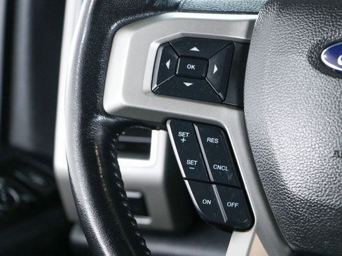 Used 2022 Ford F250 Lariat w/ Lariat Value Package AWD/4WD image 14