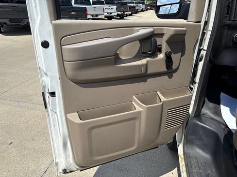 Used 2013 Chevrolet Express 2500 RWD image 22