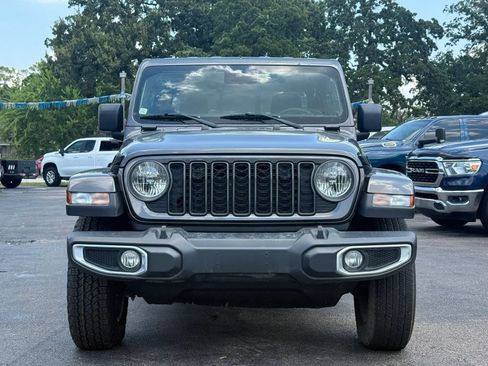 Used 2024 Jeep Gladiator Sport AWD/4WD image 2