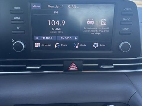 Used 2024 Hyundai Elantra SE FWD image 6