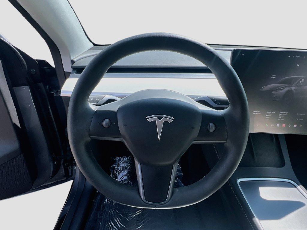 Used 2025 Tesla Model Y Long Range RWD image 10