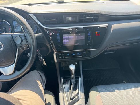 Used 2018 Toyota Corolla LE FWD image 14