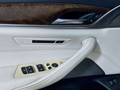 Used 2018 BMW 540i w/ Luxury Seating Package RWD image 24