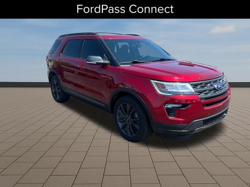 Used 2019 Ford Explorer XLT w/ Equipment Group 202A AWD/4WD image 9