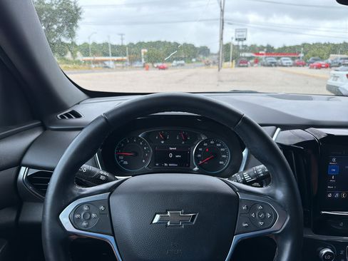 Used 2023 Chevrolet Traverse LT FWD image 25