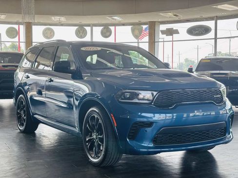 Used 2023 Dodge Durango R/T w/ Blacktop Package AWD/4WD image 4