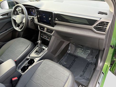 New 2026 Volkswagen Taos SE FWD image 12