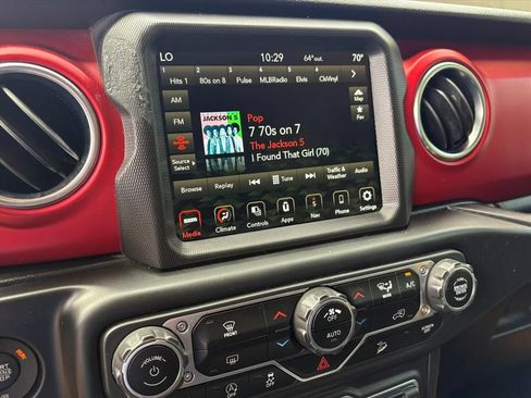 Used 2021 Jeep Wrangler Rubicon AWD/4WD image 13