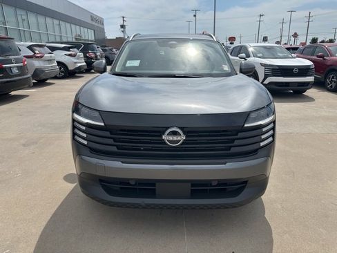 New 2025 Nissan Kicks SV w/ SV Premium Package image 2