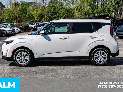 Used 2025 Kia Soul LX FWD image 9