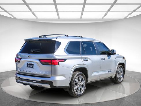 Used 2025 Toyota Sequoia Capstone AWD/4WD image 4