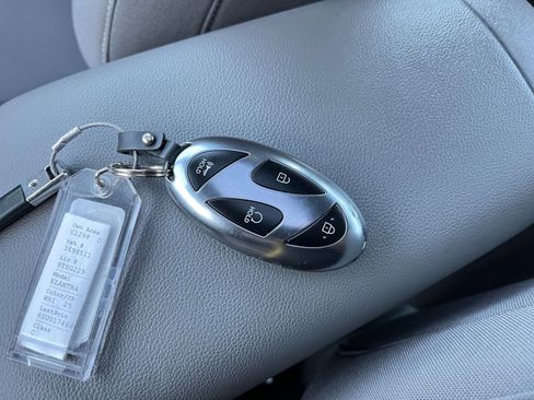Used 2025 Hyundai Elantra SEL image 22