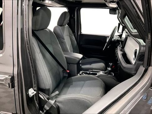 Used 2025 Jeep Wrangler Unlimited Sahara AWD/4WD image 8