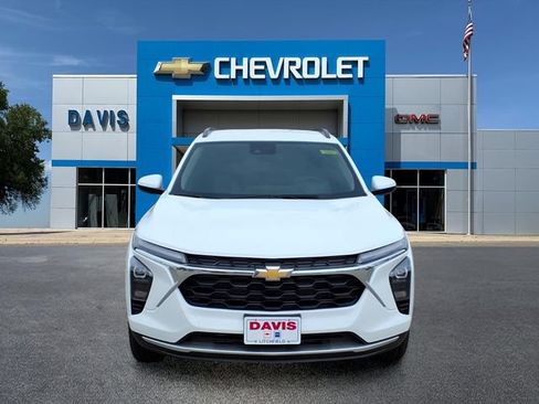 New 2026 Chevrolet Trax LT w/ LT Convenience Package FWD image 8