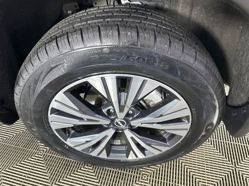 Used 2023 Nissan Rogue SV AWD/4WD image 5