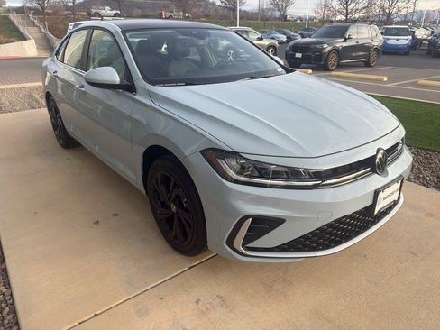 New 2026 Volkswagen Jetta SE image 3