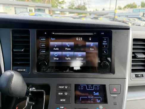 Used 2016 Toyota Sienna LE AWD/4WD image 32