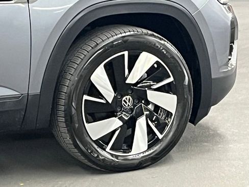 Certified 2025 Volkswagen Atlas Cross Sport SE w/ Panoramic Sunroof Package AWD/4WD image 41