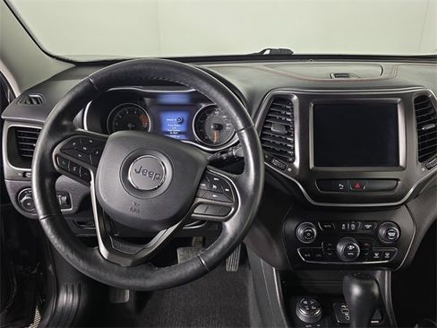 Used 2019 Jeep Cherokee Trailhawk w/ Cold Weather Group image 9