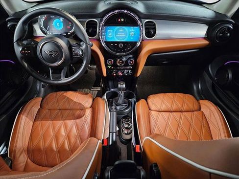 Used 2024 MINI Cooper 2-Door Hardtop w/ Signature Upholstery Package image 19