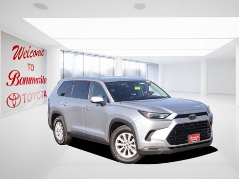 Certified 2025 Toyota Grand Highlander AWD image 2