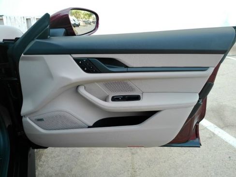 Used 2022 Porsche Taycan RWD image 18