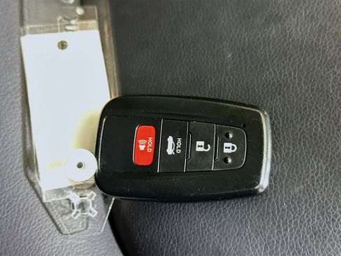 Used 2021 Toyota Corolla XLE image 33