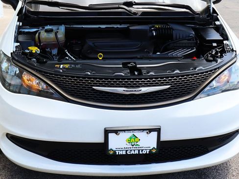 Used 2022 Chrysler Voyager LX FWD image 60