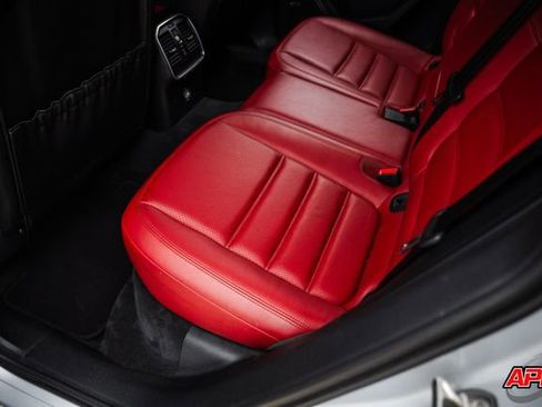 Used 2015 Porsche Macan Turbo image 70