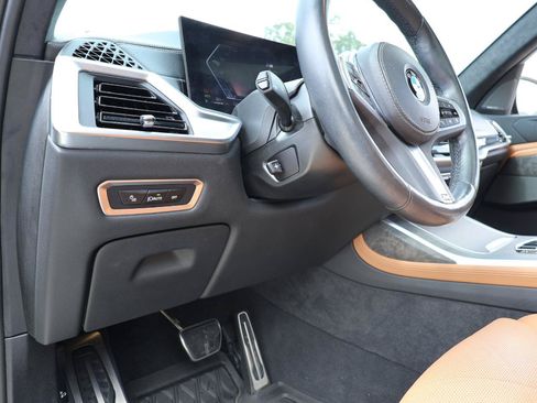 Used 2024 BMW X7 xDrive40i w/ M Sport Package AWD/4WD image 41