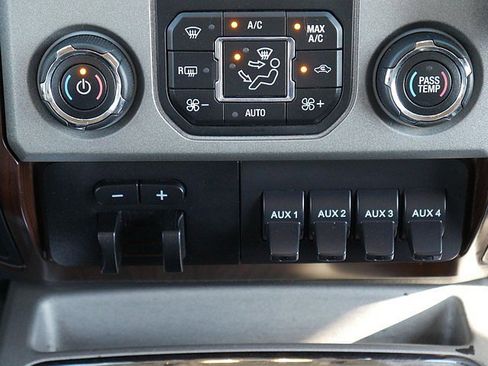 Used 2016 Ford F250 Lariat w/ Lariat Interior Package image 23