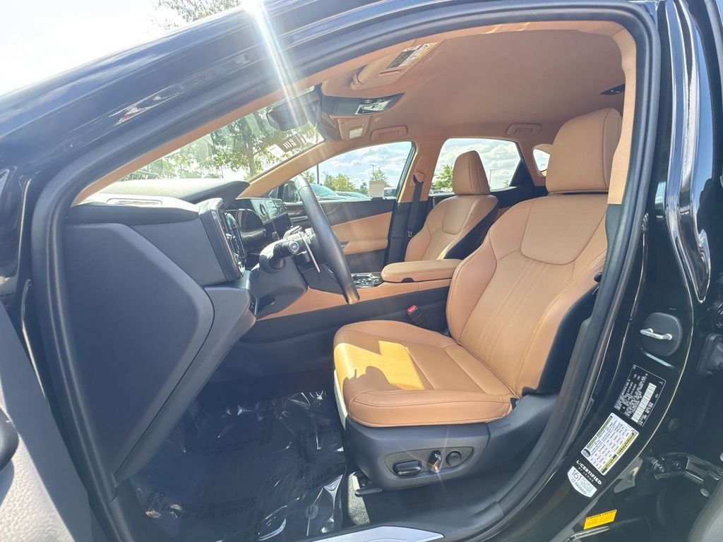 Used 2025 Lexus NX 250 FWD w/ Towing Package (2000 Lbs) image 19