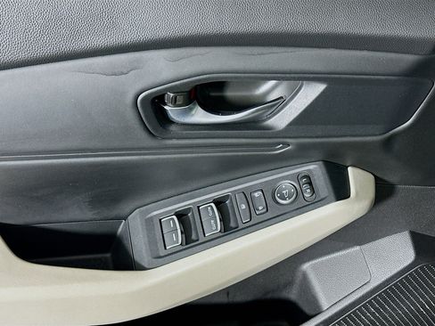 Used 2025 Honda Accord SE image 15