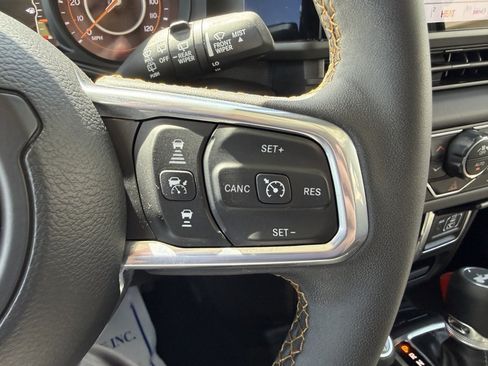 Used 2025 Jeep Wrangler Unlimited Sahara AWD/4WD image 22