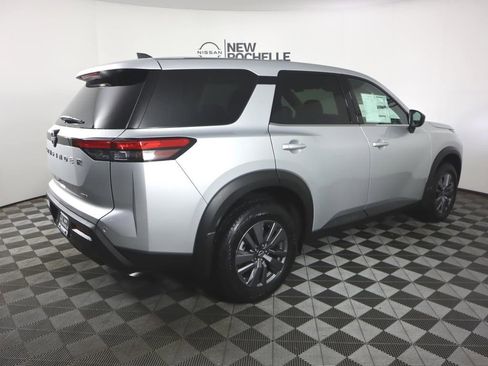 Certified 2025 Nissan Pathfinder S image 8