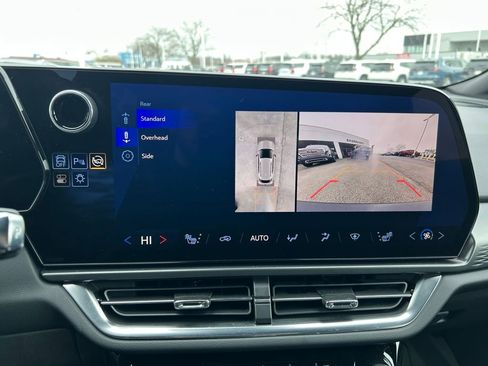 Used 2025 Chevrolet Equinox EV LT w/ Comfort Package image 13