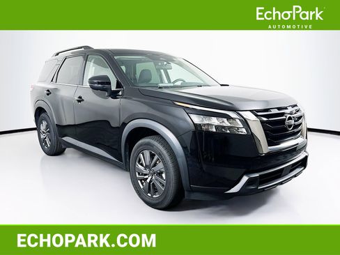 Used 2024 Nissan Pathfinder SV FWD image 1