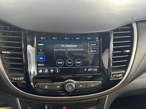 Used 2019 Chevrolet Trax LT w/ LT Convenience Package AWD/4WD image 23