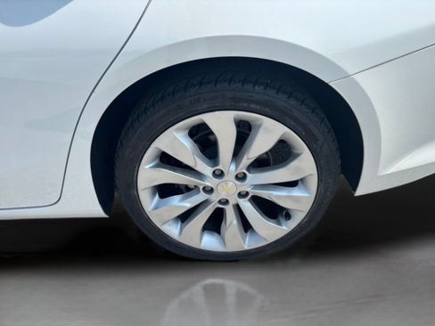 Used 2017 Chevrolet Malibu Premier w/ Premier Sun and Wheel Package FWD image 33