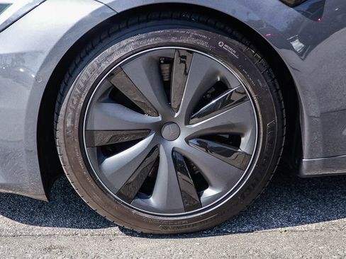 Used 2022 Tesla Model S Plaid image 9