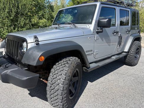 Used 2014 Jeep Wrangler Unlimited Sport w/ Quick Order Package 23S AWD/4WD image 3
