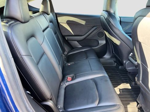 Used 2021 Tesla Model Y Long Range AWD/4WD image 25