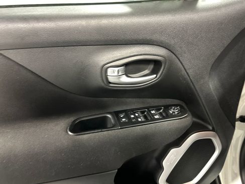 Used 2020 Jeep Renegade Latitude w/ Cold Weather Group image 13