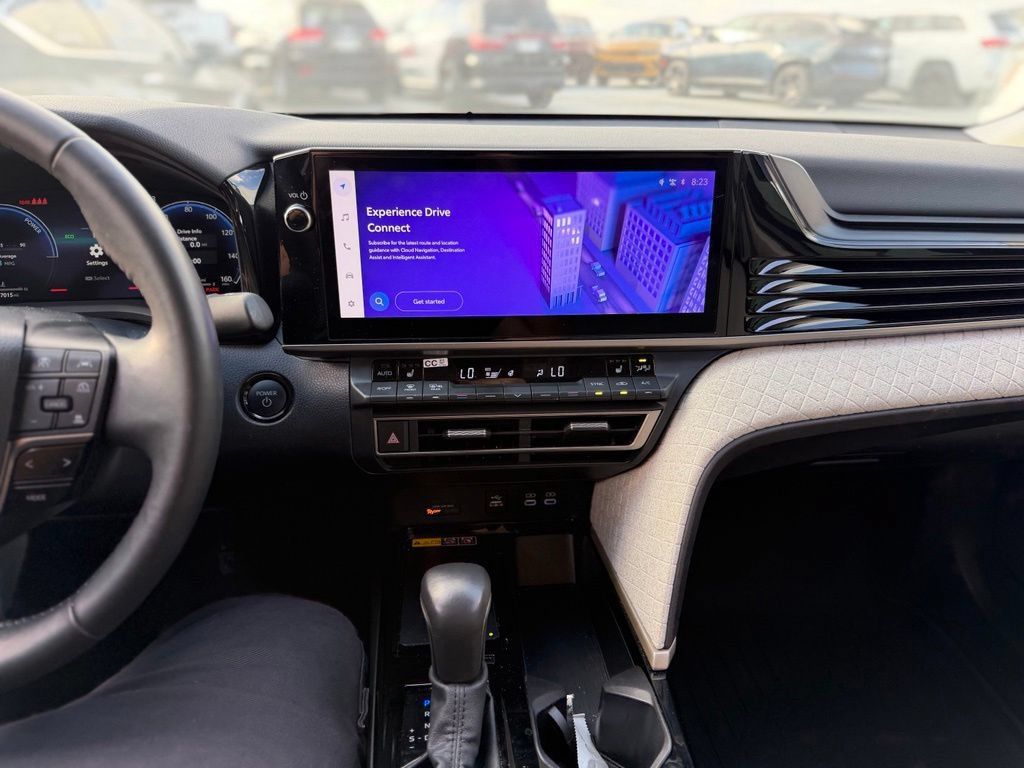 Used 2025 Toyota Camry XLE FWD image 9