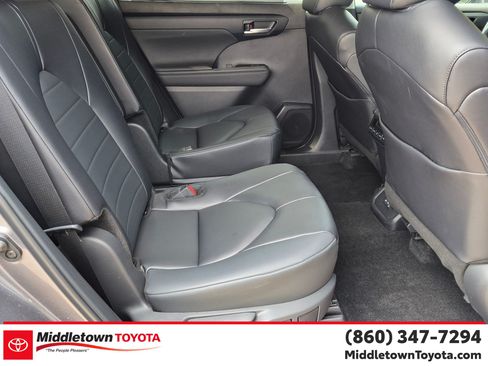 Certified 2024 Toyota Highlander XLE AWD/4WD image 31