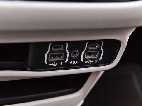 Used 2023 Chrysler Voyager LX FWD image 15